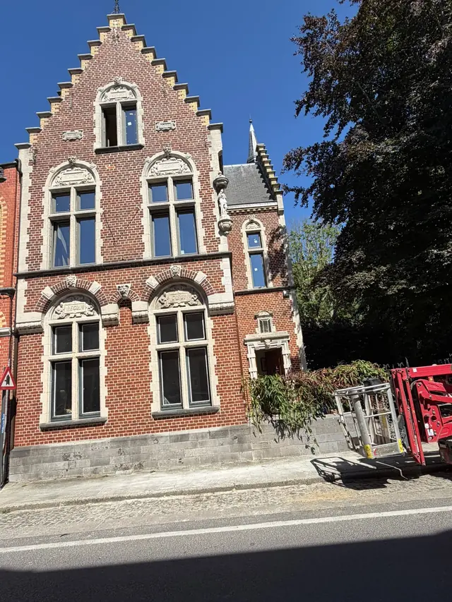 Herenhuis met trapgevel in Roeselare, gereinigd en behandeld met hydrofuge