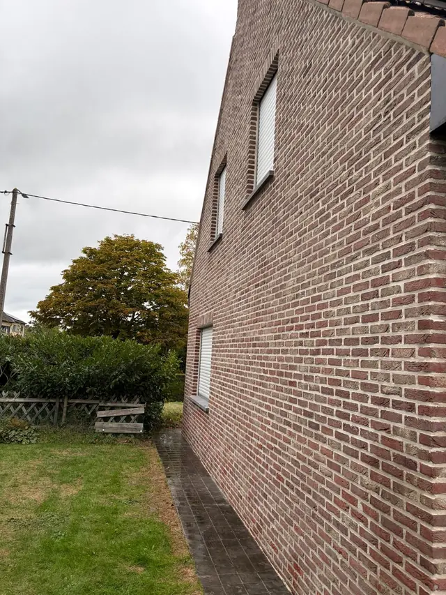 Zijgevel van de woning in Kuurne na het hervoegen